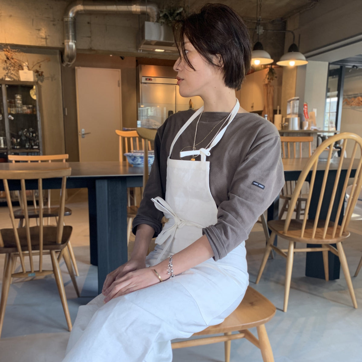 This___ オリジナルエプロン オフホワイト　白 This___ オリジナルエプロン オフホワイト 白